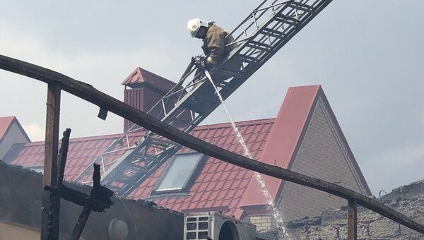 Ликвидация пожара в гостевом доме Арсенал в Евпатории, Крым. 21 июня 2018