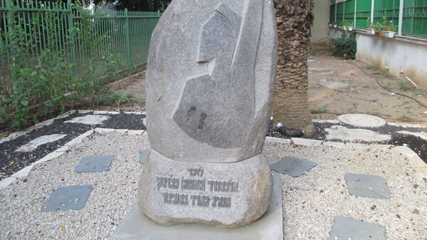Памятник Александру Печерскому в Тель-Авиве, Израиль. Архивное фото