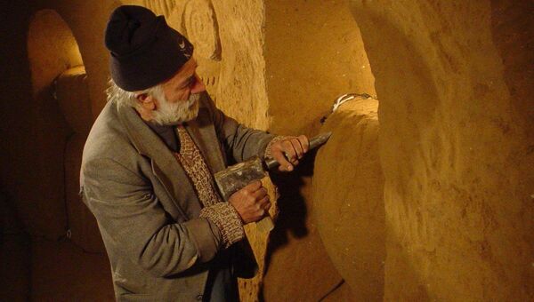 Подземный храм дедушки Левона в селе Ариндж, Армения