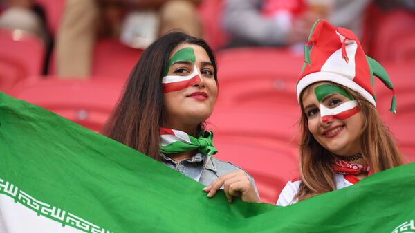 Болельщицы сборной Ирана перед матчем ЧМ-2018 по футболу между сборными Ирана и Испании