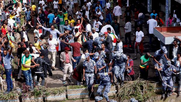 Сотрудники правоохранительных органов на митинге в поддержку эфиопского премьер-министра Абия Ахмеда в Аддис-Абебе. 23 июня 2018