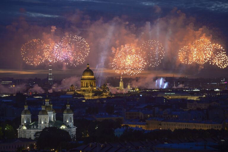 Фейерверк на празднике выпускников Алые паруса - 2018 в Санкт-Петербурге