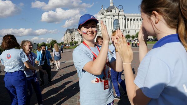 Встречу гостей в своем родном городе доверили волонтерам-казанцам.