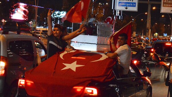 Сторонники нынешнего президента Турции Реджепа Тайипа Эрдогана в Анкаре. 24 июня 2018