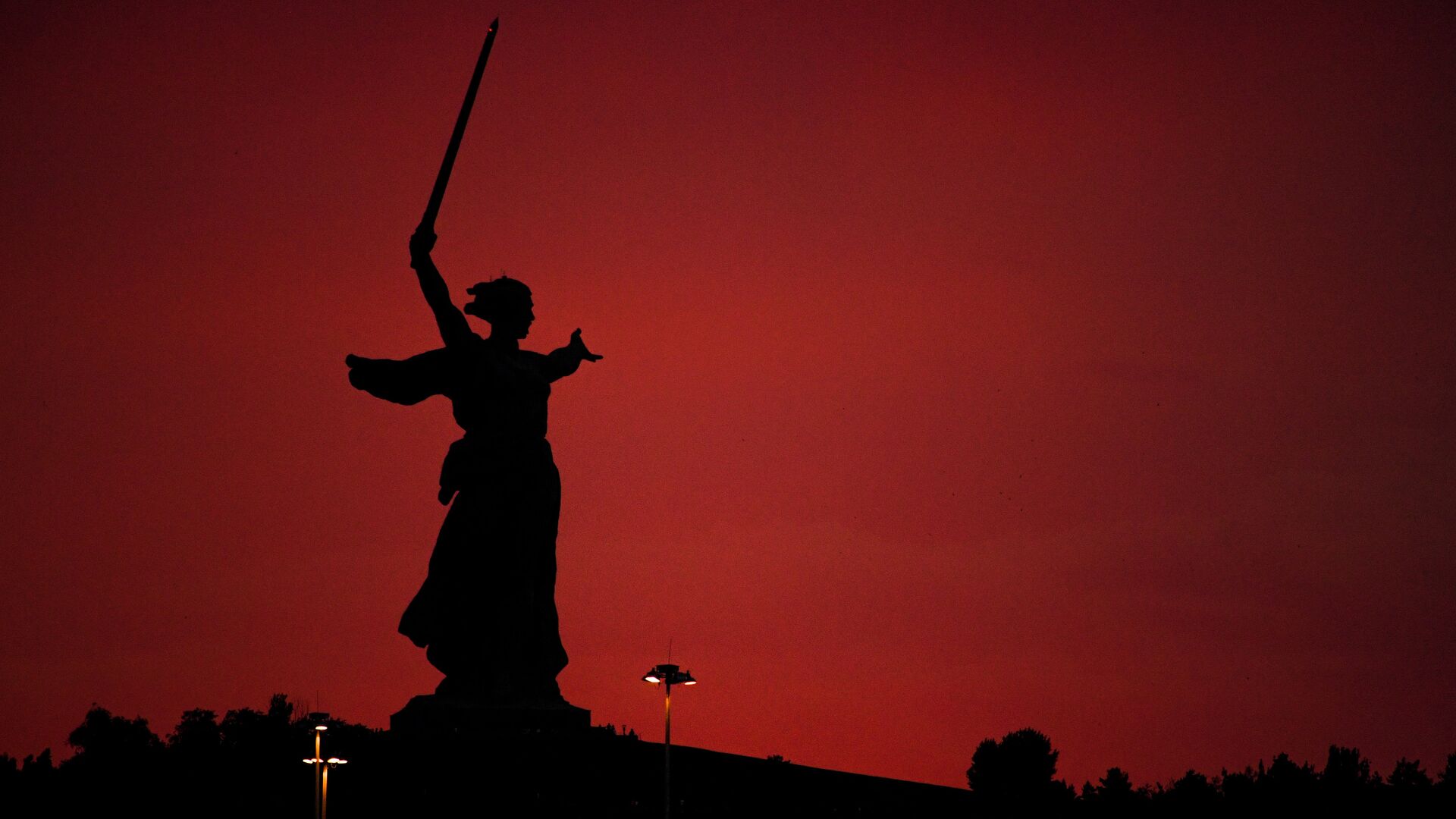 В Волгограде после атаки беспилотников пострадали три человека В Волгограде после атаки беспилотников пострадали три человека