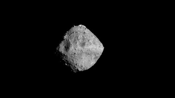 Астероид Рюгю и необычная гора на его поверхности