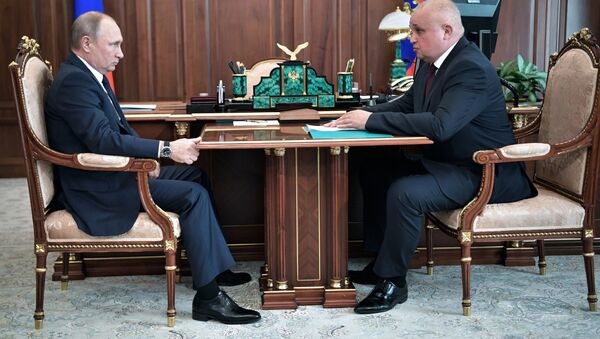 Владимир Путин и временно исполняющий обязанности губернатора Кемеровской области Сергей Цивилёв во время встречи. 25 июня 2018