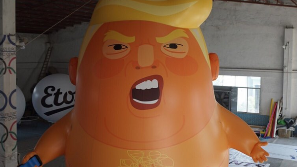 Гигантский воздушный шар в виде президента США Дональда Трампа в образе младенца в Великобритании