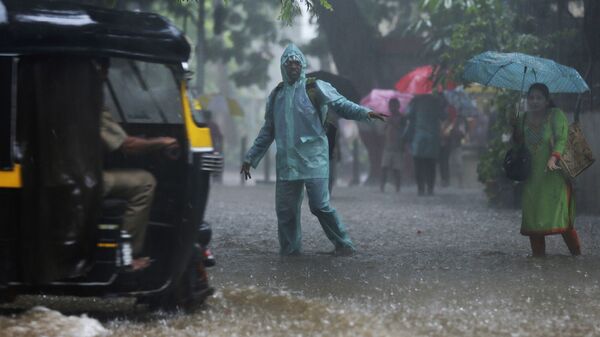 Дождь в Мумбаи, Индия. 25 июня 2018