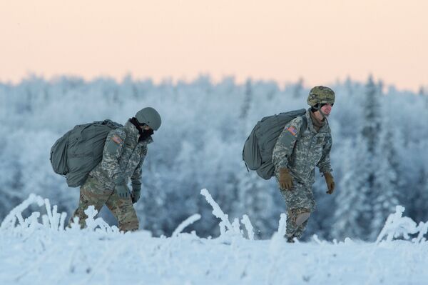 Американские военные во время учений на Аляске Американские военные во время учений на Аляске