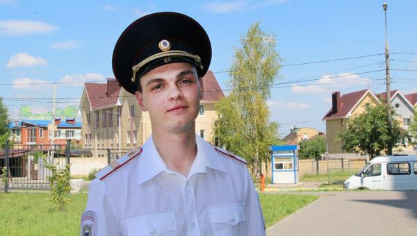 Старший сержант полиции Антон Ратанов, спасший пятилетнего мальчика, упавшего в озеро