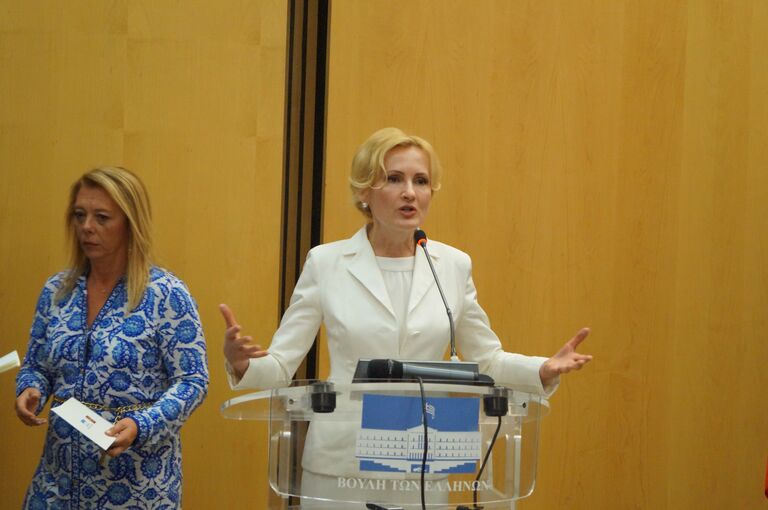 Вице-спикер Госдумы Ирина Яровая во время выступления на открытии выставки по истории отношений России и Греции в Афинах. 25 июня 2018 Вице-спикер Госдумы Ирина Яровая во время выступления на открытии выставки по истории отношений России и Греции в Афинах. 25 июня 2018