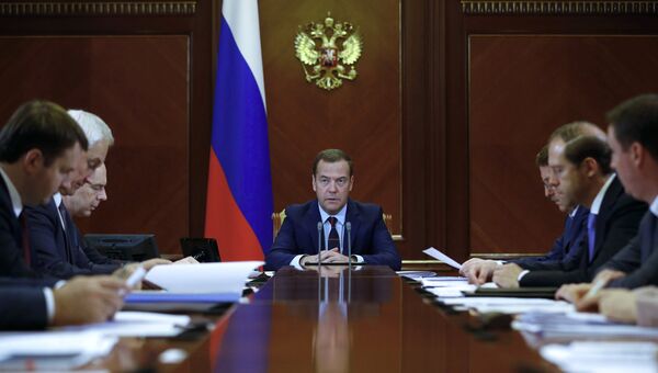 Председатель правительства РФ Дмитрий Медведев проводит совещание по вопросам международной торговли