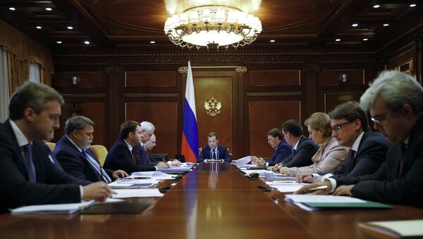 Председатель правительства РФ Дмитрий Медведев проводит совещание по вопросам международной торговли. 27 июня 2018