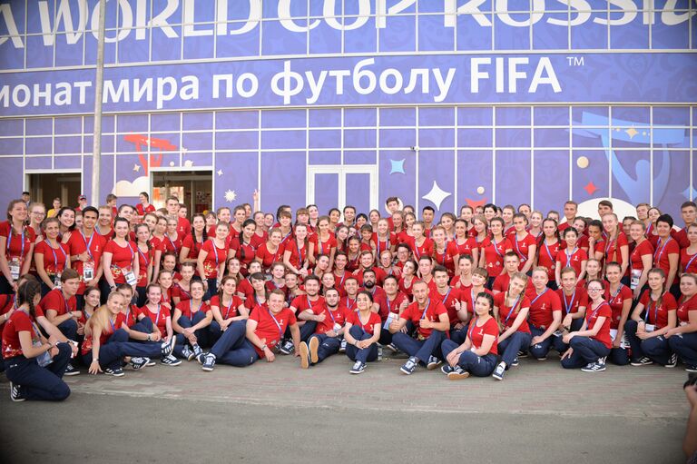 Волонтеры всегда готовы прийти на помощь любому, ведь volunteer с французского переводится как добрая воля Волонтеры всегда готовы прийти на помощь любому, ведь volunteer с французского переводится как добрая воля