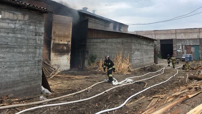 В Нижнем Тагиле произошел крупный пожар в цехе по производству мебели. 28 июня 2018