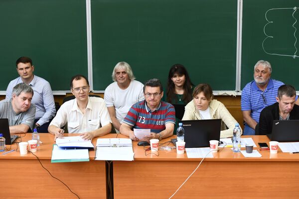 Члены приемной комиссии Московского физико-технического института во время собеседования с абитуриентами Члены приемной комиссии Московского физико-технического института во время собеседования с абитуриентами