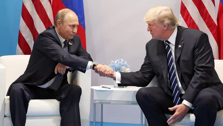 Президент РФ Владимир Путин и президент США Дональд Трамп Президент РФ Владимир Путин и президент США Дональд Трамп