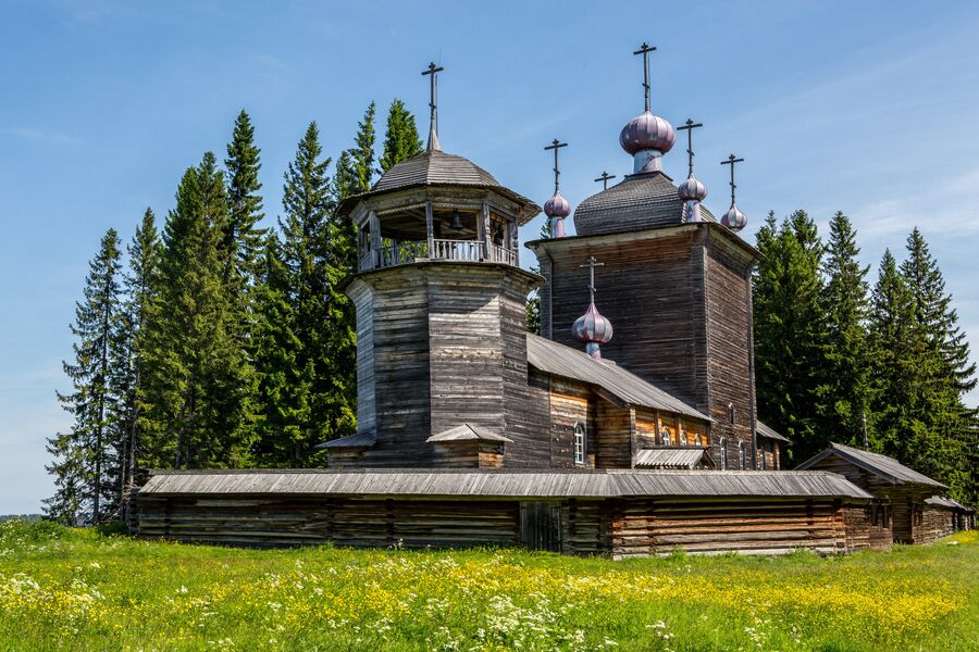 Колокольня и Церковь Ильи Пророка в Свято-Ильинском Водлозерском погосте