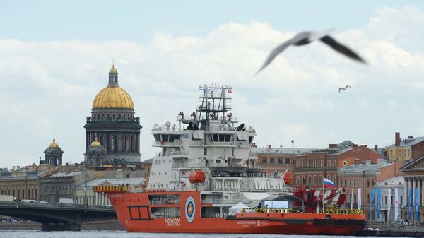 Проводы в первый арктический поход ледокола Александр Санников в Санкт-Петербурге. 9 июня 2018