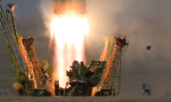 Пуск ракеты-носителя Союз-ФГ с пилотируемым кораблем Союз МС-09 со стартовой площадки  Байконура