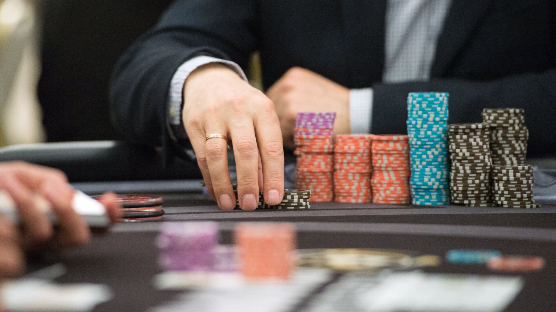 Ставки при игре в покер онлайн игры бесплатно без регистрации играть казино вулкан