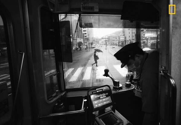 Работа Another Rainy Day In Nagasaki, Kyushu фотографа из Японии Hiro Kurashina, занявшая первое место в категории Города на конкурсе 2018 National Geographic Travel Photographer of the Year