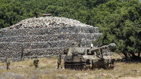 Израильская самоходная артиллерийская установка на Голанских высотах около сирийской границы. Архивное фото