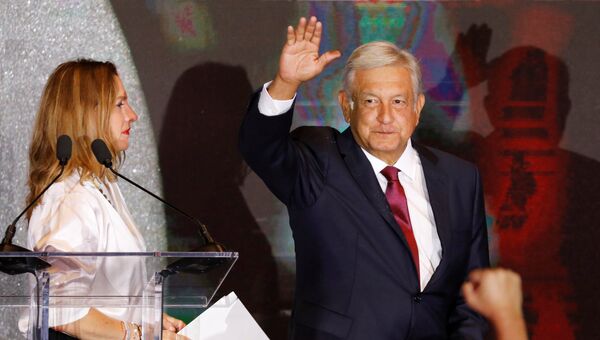 Победитель президентских выборов в Мексике Андрес Мануэль Лопес Обрадор, 1 июля 2018
