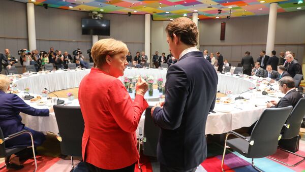 Канцлер Германии Ангела Меркель и канцлер Австрии Себастьяном Курцем в последний день саммита лидеров Европейского союза в Брюсселе. 29 июня 2018