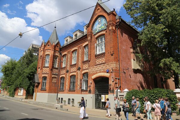 Историческое здание академии акварели и изящных искусств Сергея Андрияки