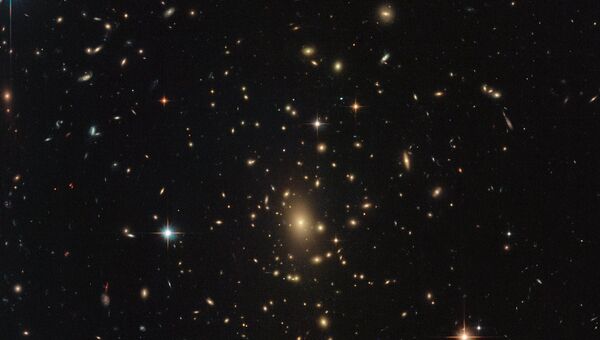 Скопление галактик RXC J2211.7-0350 в созвездии Водолея