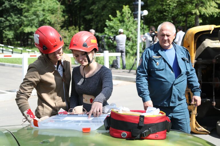 Роль пострадавших на тренировке играют статисты, у каждого – своя травма Роль пострадавших на тренировке играют статисты, у каждого – своя травма