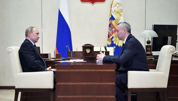 Президент РФ Владимир Путин и временно исполняющий обязанности губернатора Новосибирской области Андрей Травников во время встречи. 2 июля 2018