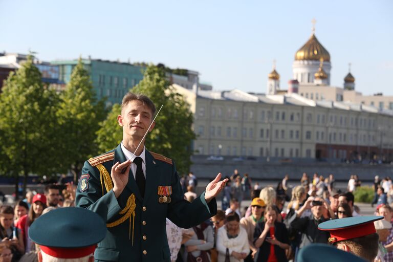 Выступление оркестра Военного университета в парке искусств Музеон. 2 июня 2018