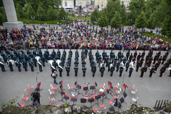 Открытие программы Военные оркестры в парках в Александровском саду. 19 мая 2018