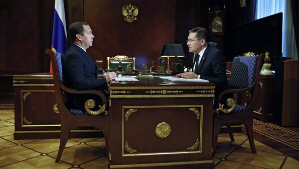 Дмитрий Медведев и генеральный директор Государственной корпорации по атомной энергии Росатом Алексей Лихачёв во время встречи. 3 июля 2018