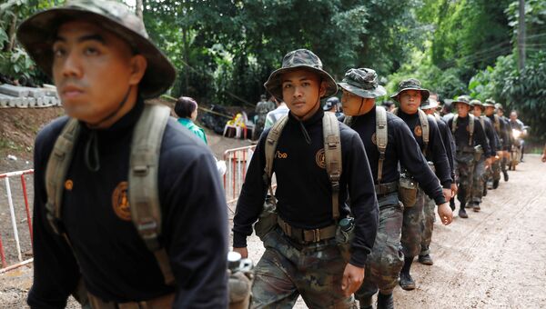 Солдаты у пещеры Тхам Луанг в провинции Чиангмай, Таиланд. Архивное фото