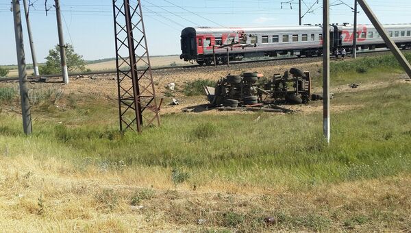 Последствия ДТП с участием пассажирского поезда и грузовика в Азовском районе Ростовской области. 4 июня 2018