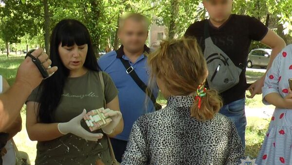 Задержание женщины в Херсонской области Украины, пытавшейся продать сына. 4 июля 2018