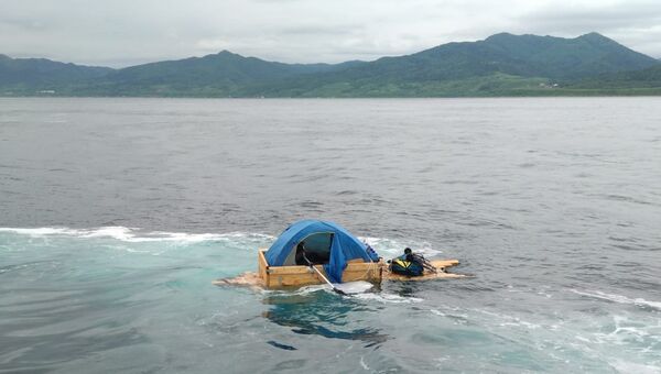 Задержание сахалинца, пытавшегося уплыть на самодельной лодке в Японию