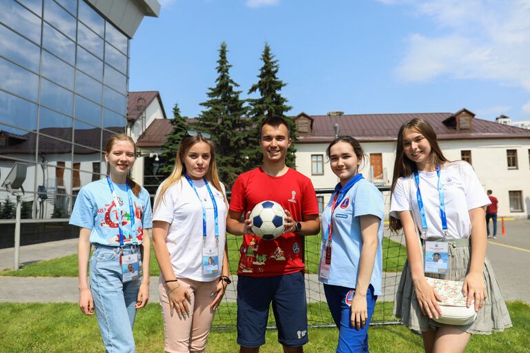 Подавать мячи, когда мяч улетает от Поля Погба, всегда приятно. И ловить эти мячи, а потом называть их по имени, чтобы они обернулись и посмотрели на тебя Подавать мячи, когда мяч улетает от Поля Погба, всегда приятно. И ловить эти мячи, а потом называть их по имени, чтобы они обернулись и посмотрели на тебя