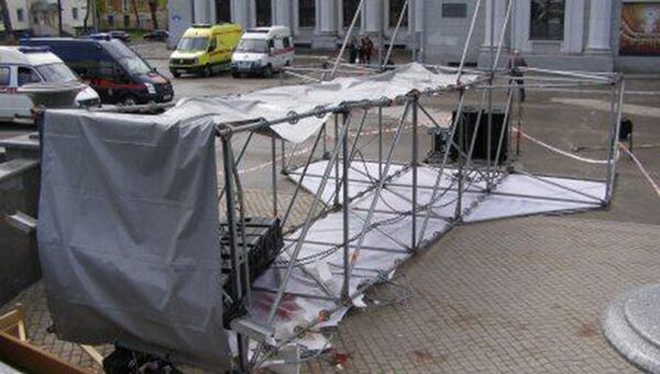 Обрушение сцены на площади перед дворцом культуры имени А.Г. Солдатова,  расположенном в Свердловском районе  города  Перми