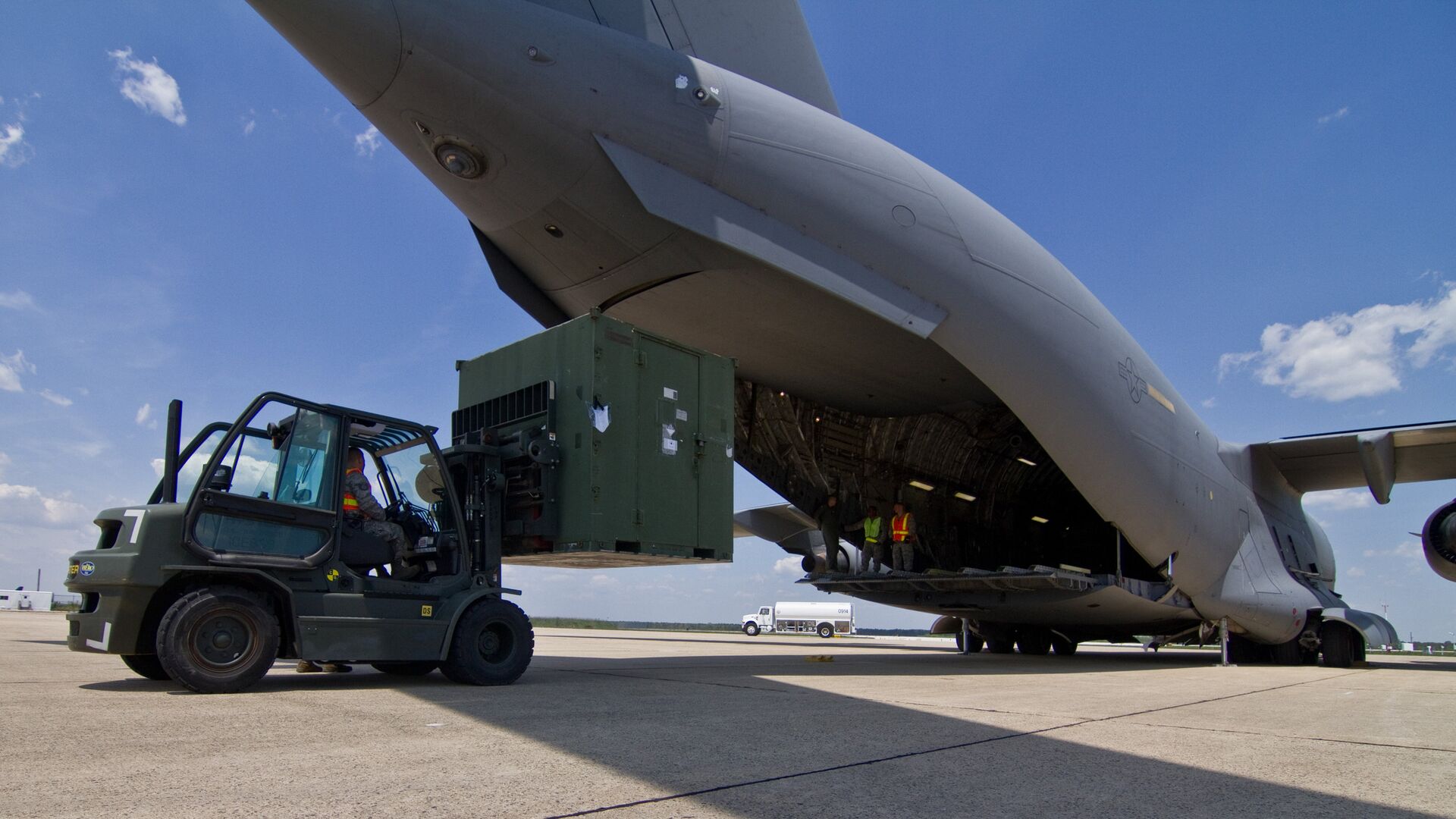 Грузовой самолет американских ВВС C-17 Globemaster III - РИА Новости, 1920, 16.05.2024