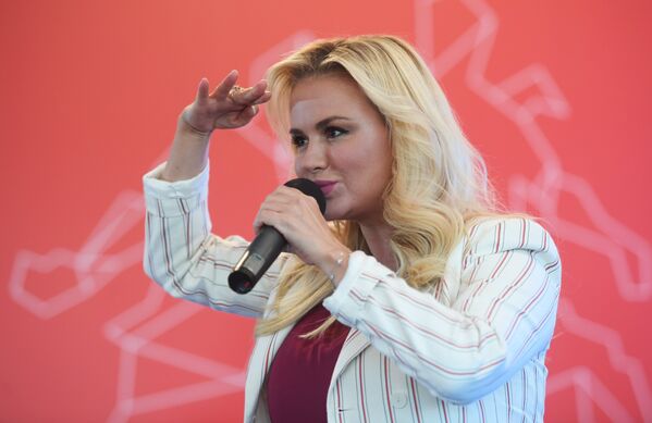 Певица Анна Семенович на церемонии награждения премии Медиа-Менеджер России-2018