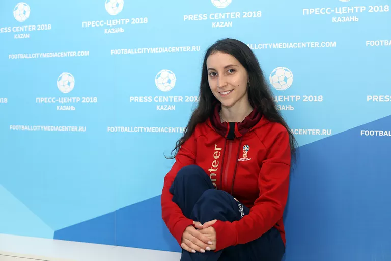 Руководитель волонтерского центра ЧМ-2018 в Казани Аида Зиятдинова помогает в штабе, где взаимодействует с такими же добровольцами Руководитель волонтерского центра ЧМ-2018 в Казани Аида Зиятдинова помогает в штабе, где взаимодействует с такими же добровольцами