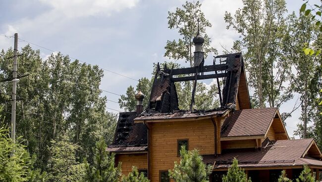 Последствия пожара в храме Архистратига Божия Михаила, расположенном в Рудничном районе Кемеровской области