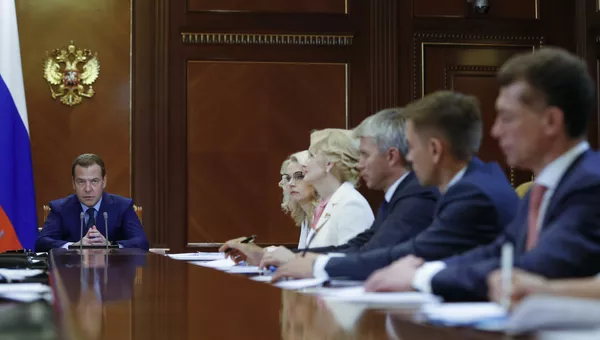 Председатель правительства РФ Дмитрий Медведев проводит совещание о плане основных мероприятий в рамках Десятилетия детства. 6 июля 2018