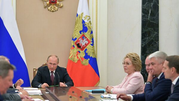 Президент РФ Владимир Путин на совещании с постоянными членами Совета безопасности РФ. 6 июля 2018