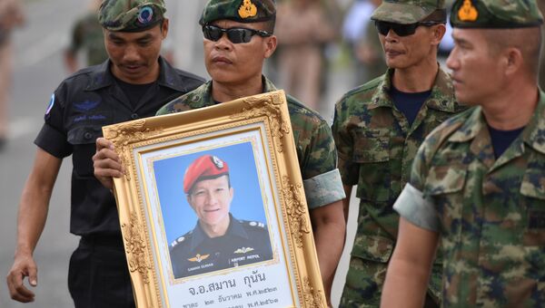 Портрет 38-летнего Самарна Пунана, погибшего во время операции по спасению детей из пещеры в Таиланде. 6 июля 2018